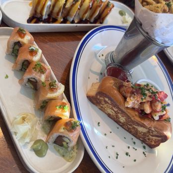 Hudson House - The Lobster Roll Sunset Roll The Signature Roll - Bars Near Me - Dallas, Texas