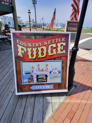 Country Kettle Fudge by null