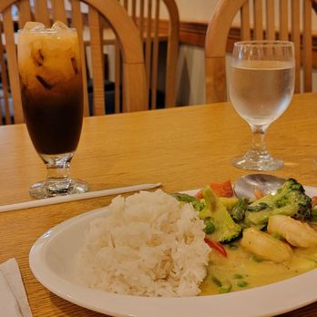 blue mango - a plate of food and a drink on a table - Thai Near Me - Williamstown, Massachusetts
