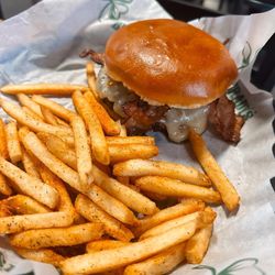 Beef 'O' Brady's - Amarillo burger and blackened Fries Side