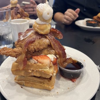 Maple Leaf Diner - Chicken, Bacon and Waffles - American Near Me - Dallas, Texas Maple Leaf Diner - Chicken, Bacon and Waffles - American Near Me - Dallas, Texas