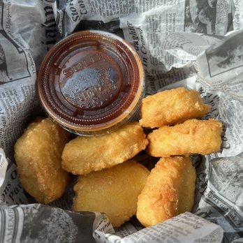 Pucker Up Old Skool Lemonade - Chick-un nuggets with bbq sauce - Food Trucks Near Me