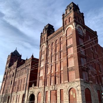 Copper Kettle - Across the street view - Burgers Near Me - Dubuque, Iowa