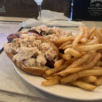 Twist Martini - Lobster roll Hotdogs - New American Near Me - Virginia Beach, Virginia