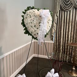 AB Gardencenter & Florist - All white rose heart, pure love
