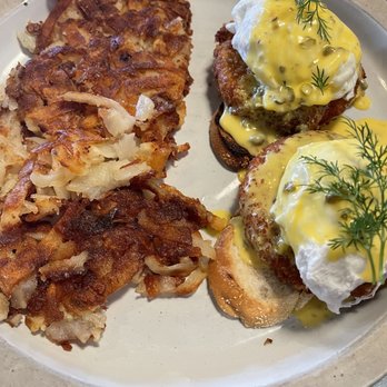 Toast - Crab cake Benedict - Breakfast & Brunch Near Me - Temecula, California Toast - Crab cake Benedict - Breakfast & Brunch Near Me - Temecula, California