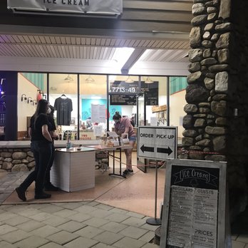 Two Roosters Ice Cream - Socially distanced ordering during COVID-19 - Food Trucks Near Me - Raleigh, North Carolina Two Roosters Ice Cream - Socially distanced ordering during COVID-19 - Food Trucks Near Me - Raleigh, North Carolina