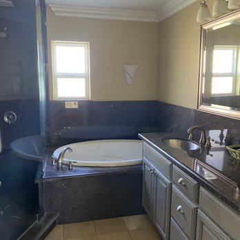 Ocean Palms Beach Resort - Full Bathroom - Hotels Near Me - Carlsbad, California Ocean Palms Beach Resort - Full Bathroom - Hotels Near Me - Carlsbad, California