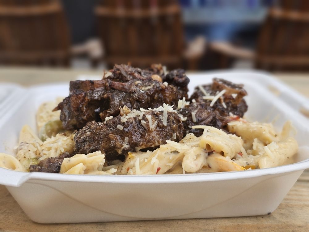 Piece of Yard & Abroad Logo