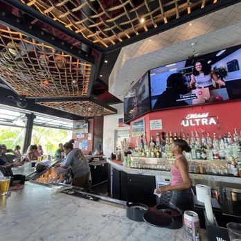 Skybox Taphouse - Bar area - Pizza Near Me - Honolulu, Hawaii Skybox Taphouse - Bar area - Pizza Near Me - Honolulu, Hawaii