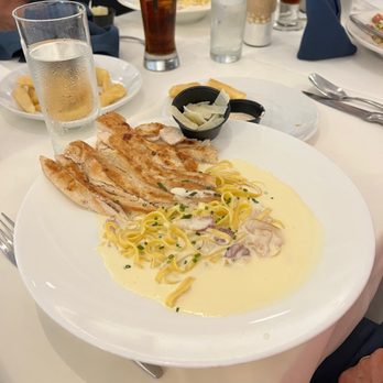 MesaMar Seafood Table - Linguini Alfredo w/Chicken - Seafood Near Me - Coral Gables, Florida MesaMar Seafood Table - Linguini Alfredo w/Chicken - Seafood Near Me - Coral Gables, Florida