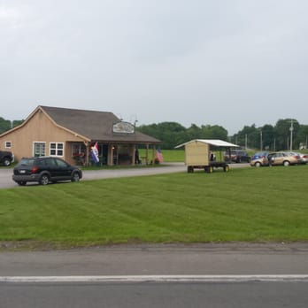Esther's Olde Tyme Market - cars parked in front - Farmers Market Near Me - Brockport, New York