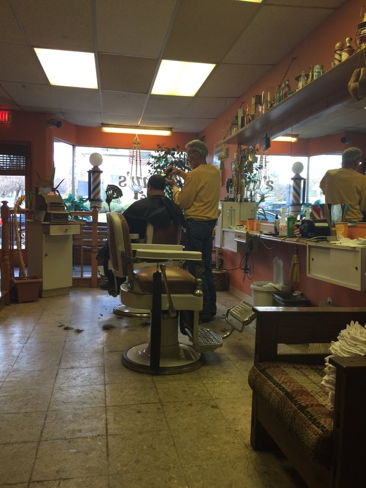 Tony's Barber Shop Logo