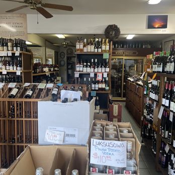 Kamuela Liquor Store - a variety of bottles of wine - Beer, Wine & Spirits Near Me - Kamuela, Hawaii