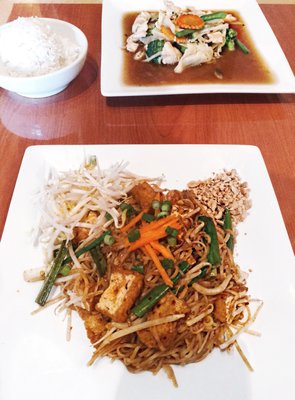 Golden Buddha Thai Takeout Delivery 216 Photos 195 Reviews Thai 985 Main St Fishkill Ny Restaurant Reviews Phone Number Yelp