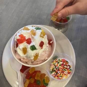 Friendly's - Kid's Strawberry Make your own Sundae - Ice Cream & Frozen Yogurt Near Me - Enfield, Connecticut
