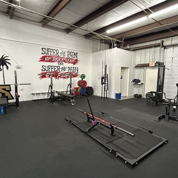 Kings Gym - Deadlift platform - Gyms Near Me - Palm Springs, California Kings Gym - Deadlift platform - Gyms Near Me - Palm Springs, California