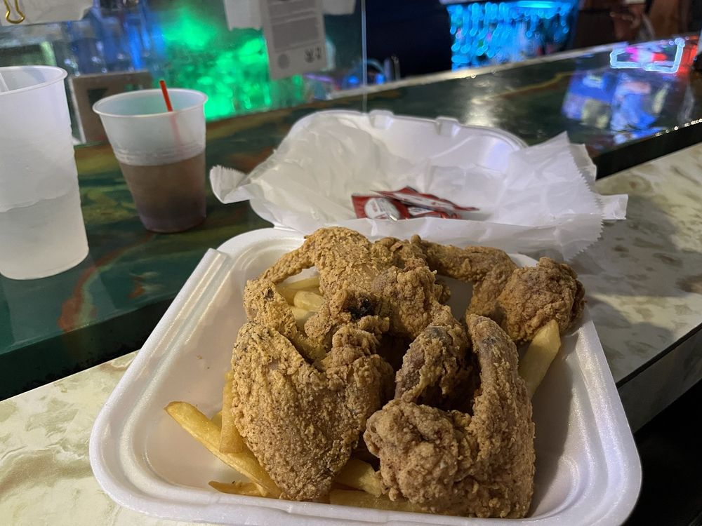 THE 4TH QUARTER SPORTS BAR AND GRILL Updated October 2024 2722 N