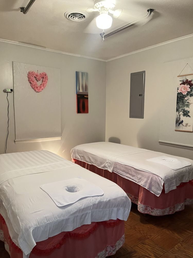 Unique Health Center Logo