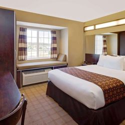 Microtel Inn & Suites by Wyndham Prairie du Chien - Guest room