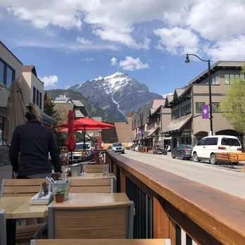 Bear Street Tavern - Pizza Near Me - Banff, Alberta