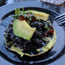 Cine Tonalá - Tostada de ceviche negro