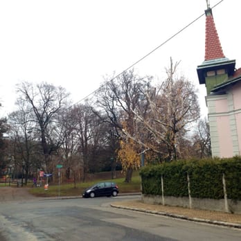 Baumgartner-Casino-Park - Park im Hintergrund - Playgrounds Near Me - Vienna, 9