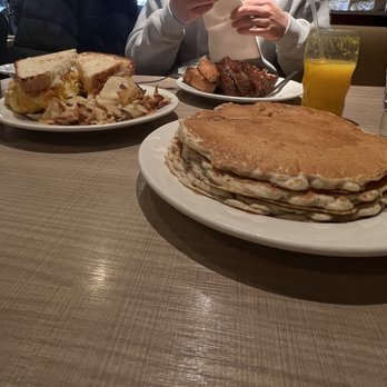 Lou Mitchell's - Meltaway Pancakes, Grilled Thick French Toast, Egg Sandwich - Breakfast & Brunch Near Me - Chicago, Illinois
