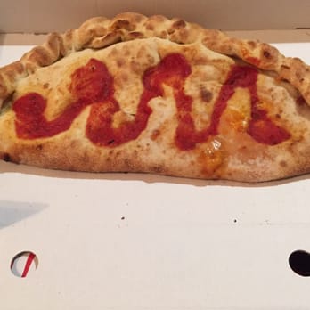Pizzería Carlos - Calzone cuatro quesos - Pizza Near Me - Móstoles, M