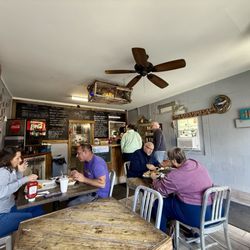 Big Ray's Fish Camp - Dining in