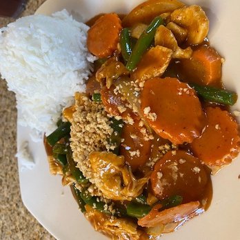 Ginger & Spice - Chicken Peanut Sauce - Thai Near Me - Marble Falls, Texas Ginger & Spice - Chicken Peanut Sauce - Thai Near Me - Marble Falls, Texas