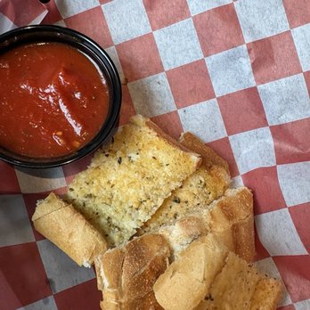 Michael's Pizzeria - Free Garlic Bread - Pizza Near Me - Jacksontown, Ohio