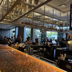 nFuse Restaurant, Bar & Lounge - Bar & Reataurant, over looking pool