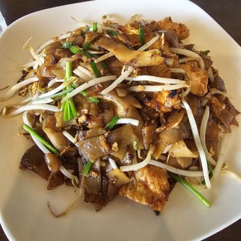 Kari House - Noodles with chives and bean sprouts - Malaysian Near Me - Sugar Hill, Georgia Kari House - Noodles with chives and bean sprouts - Malaysian Near Me - Sugar Hill, Georgia
