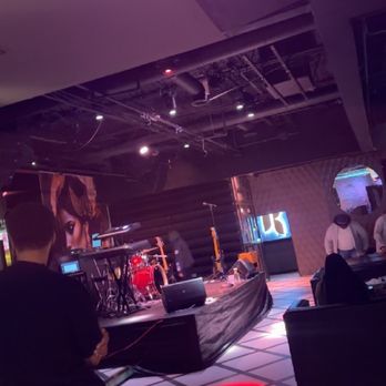 CeLaVi Kitchen &Cocktails - Stage - Lounges Near Me - Marietta, Georgia