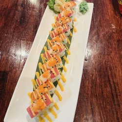 Uncle Lee’s Asian Bistro & Sushi Bar - Duo oshi nigiri