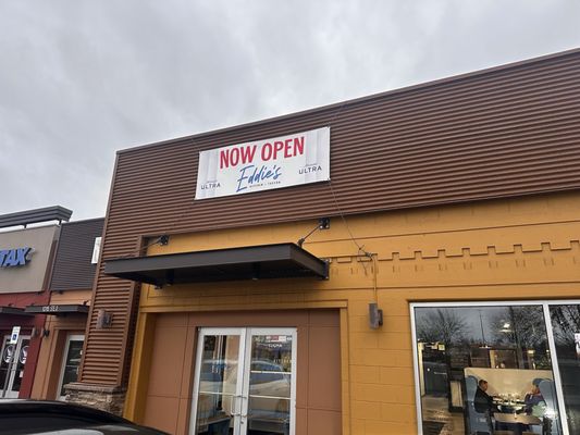 Eddie's Kitchen & Tavern by null