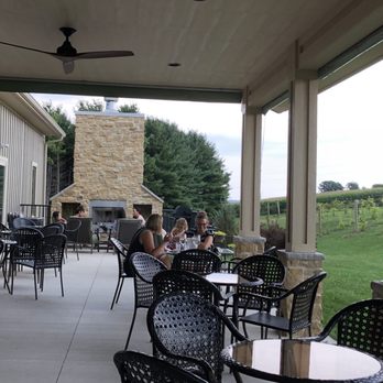 Drumlin Ridge Winery - Wineries Near Me - Waunakee, Wisconsin