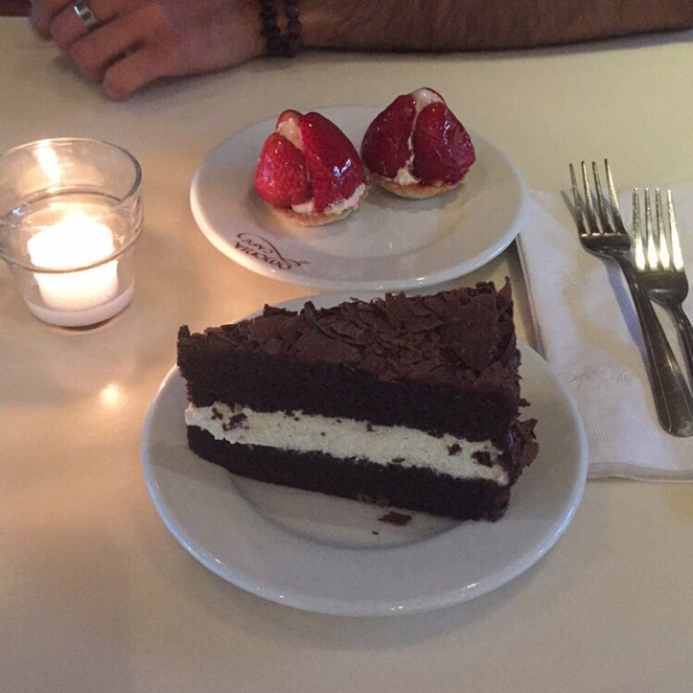 Omonia Cafe - Brownie cheesecake and strawberry fruit tart. The brownie cheesecake wasn't all that good, the tart however, was pleasant. - Bakeries Near Me - Brooklyn, New York Omonia Cafe - Brownie cheesecake and strawberry fruit tart. The brownie cheesecake wasn't all that good, the tart however, was pleasant. - Bakeries Near Me - Brooklyn, New York