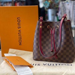Fifth Avenue Upscale Resale