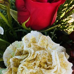 Flowerama - Quick grab and go Christmas arrangement