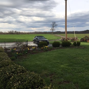 Mary-Penn B & B - The parking out front after the gorgeous gravel drive road through the fields - Hotels Near Me - Gettysburg, Pennsylvania