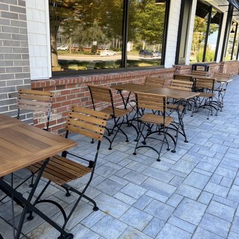 Doro Marketplace - The outside - Bakeries Near Me - Wethersfield, Connecticut