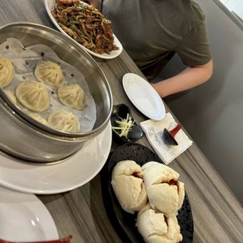 Bee Dumpling - soup dumplings, bbq pork buns and black pepper beef udon - Chinese Near Me - Austin, Texas Bee Dumpling - soup dumplings, bbq pork buns and black pepper beef udon - Chinese Near Me - Austin, Texas