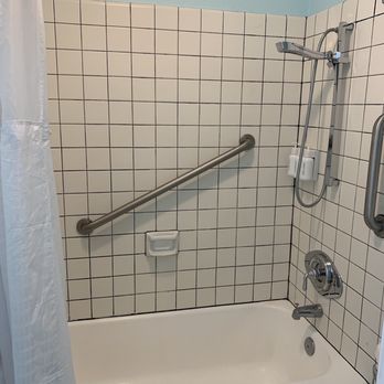 Kings Inn San Diego - Shower - San Diego, CA