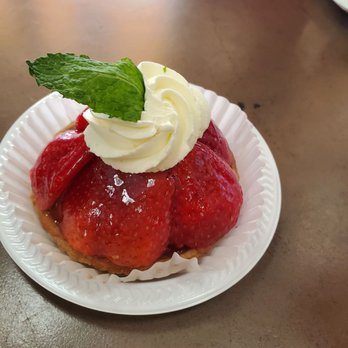 Freed's Bakery - Strawberry tart - Bakeries Near Me - Las Vegas, Nevada Freed's Bakery - Strawberry tart - Bakeries Near Me - Las Vegas, Nevada