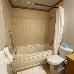 Bayview Wildwood Resort - Cottage downstairs bathroom
