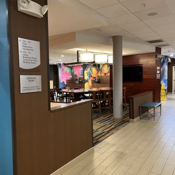 Fairfield by Marriott Inn & Suites Huntington - Lobby - Hotels Near Me - Huntington, West Virginia