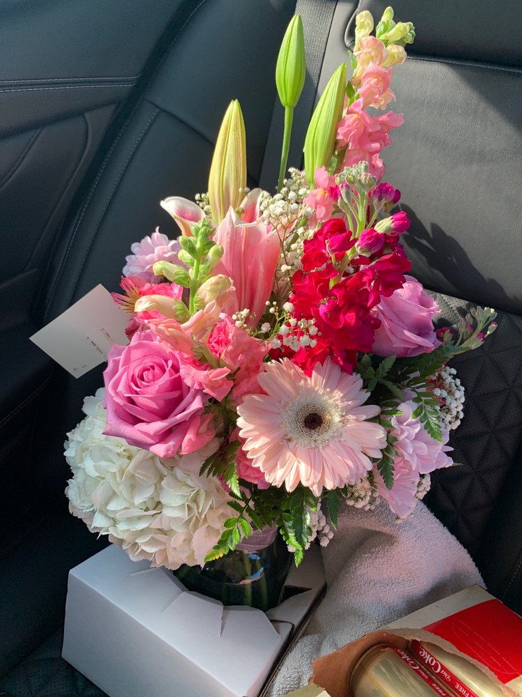 PLEASING PETALS FLOWER SHOP 21311 Fm 2100, Crosby, Texas Florists