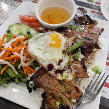 Pho Happy Noodles - Grilled Pork Chops with Leg - Vietnamese Near Me - Everett, Washington